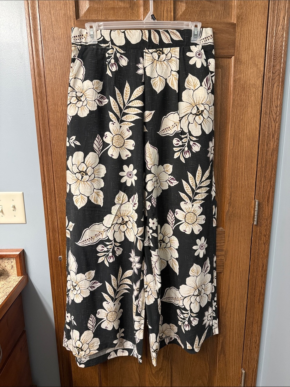 torrid Black Wide Leg Floral Pants